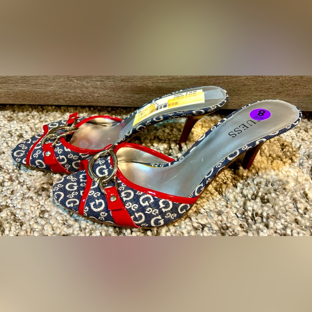 Guess navy and reds logo heels 👠